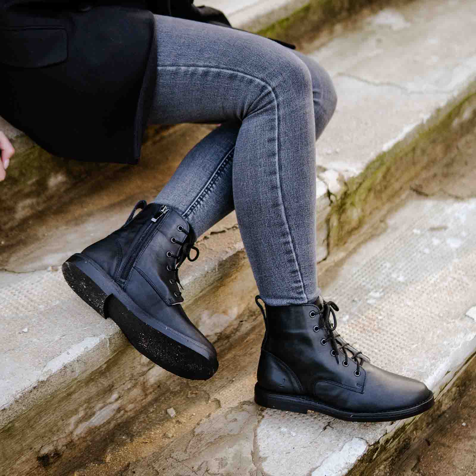 Derby High Zip Black